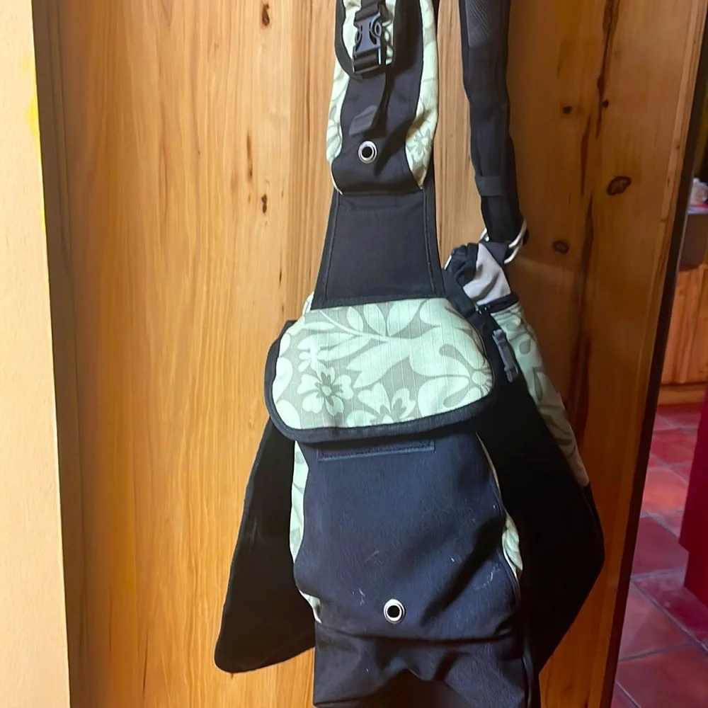 L.L. Bean‎ Aloha green laptop messenger bag